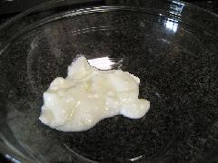  Yogurt And Buttermilk Face Pack (soothes the itchiness that accompanies dry skin)